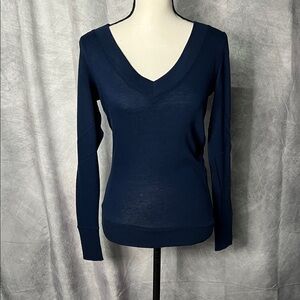 Color Story NEW Navy Blue Deep V-Neck Lightweight Sweater Type Top - Medium